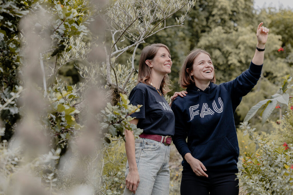 Zwei Frauen im Gespräch.