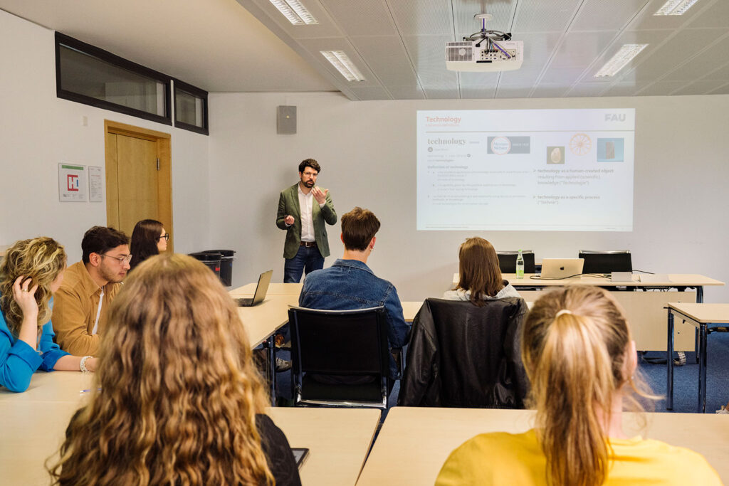 A lecturer is teaching students in a seminar room at FAU.