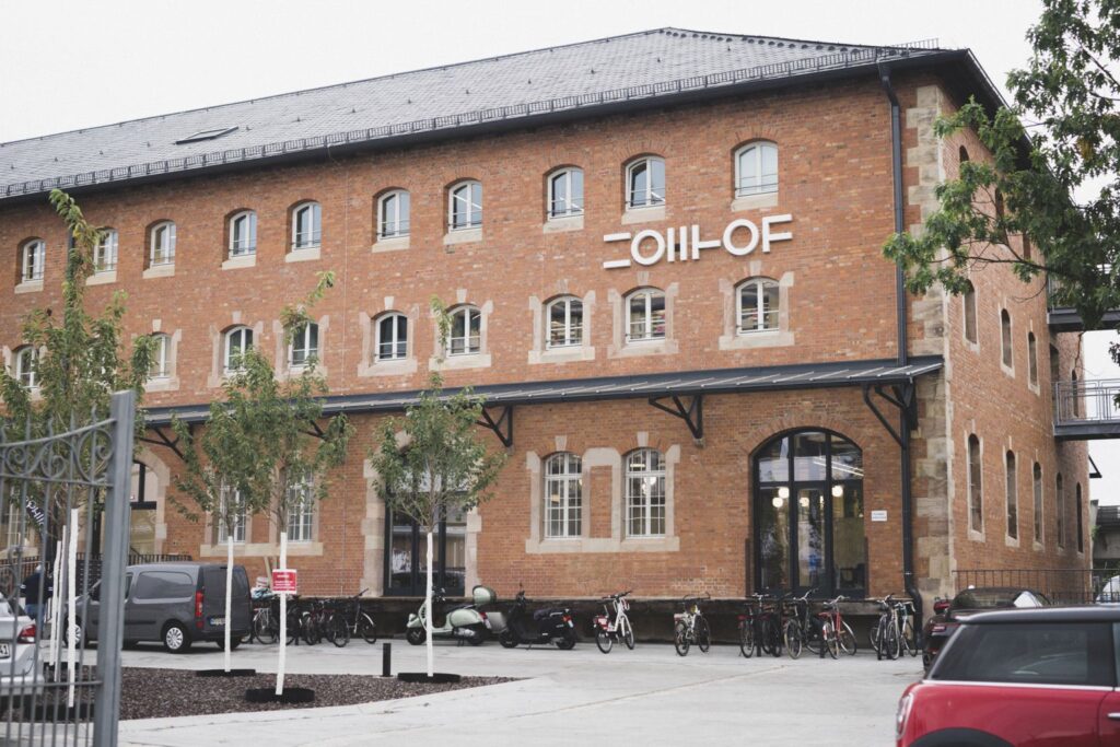 Zollhof-Gebäude von außen